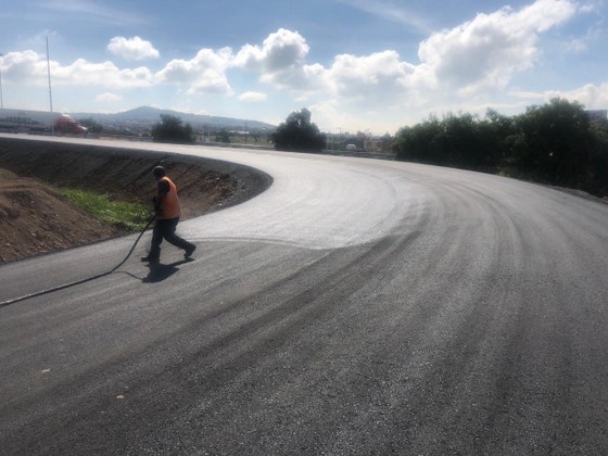 Frente de trabajo de recarpeteo asfáltico